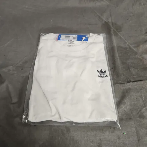 ADIDAS LOGO TEE IN CLOUD WHITE/BLACK SIZE 15/16YRS