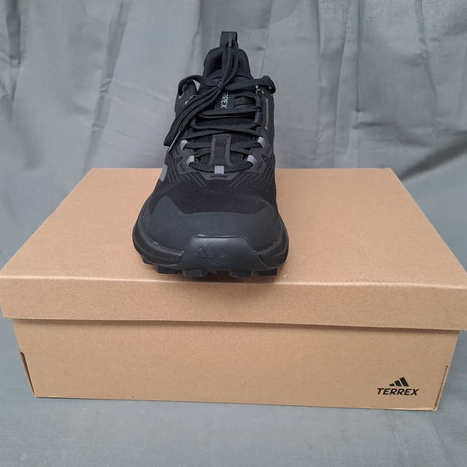 BOXED PAIR OF ADIDAS TERREX TRAILMAKER 2 SHOES IN BLACK UK SIZE 7.5