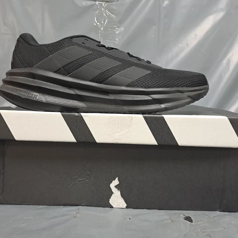 BOXED PAIR OF ADIDAS GALAXY 7 SHOES IN BLACK SIZE UK 8