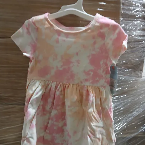PALLET OF APPROXIMATELY 300 ITEMS OF ASSORTED CLOTHING AND ACCESSORIES