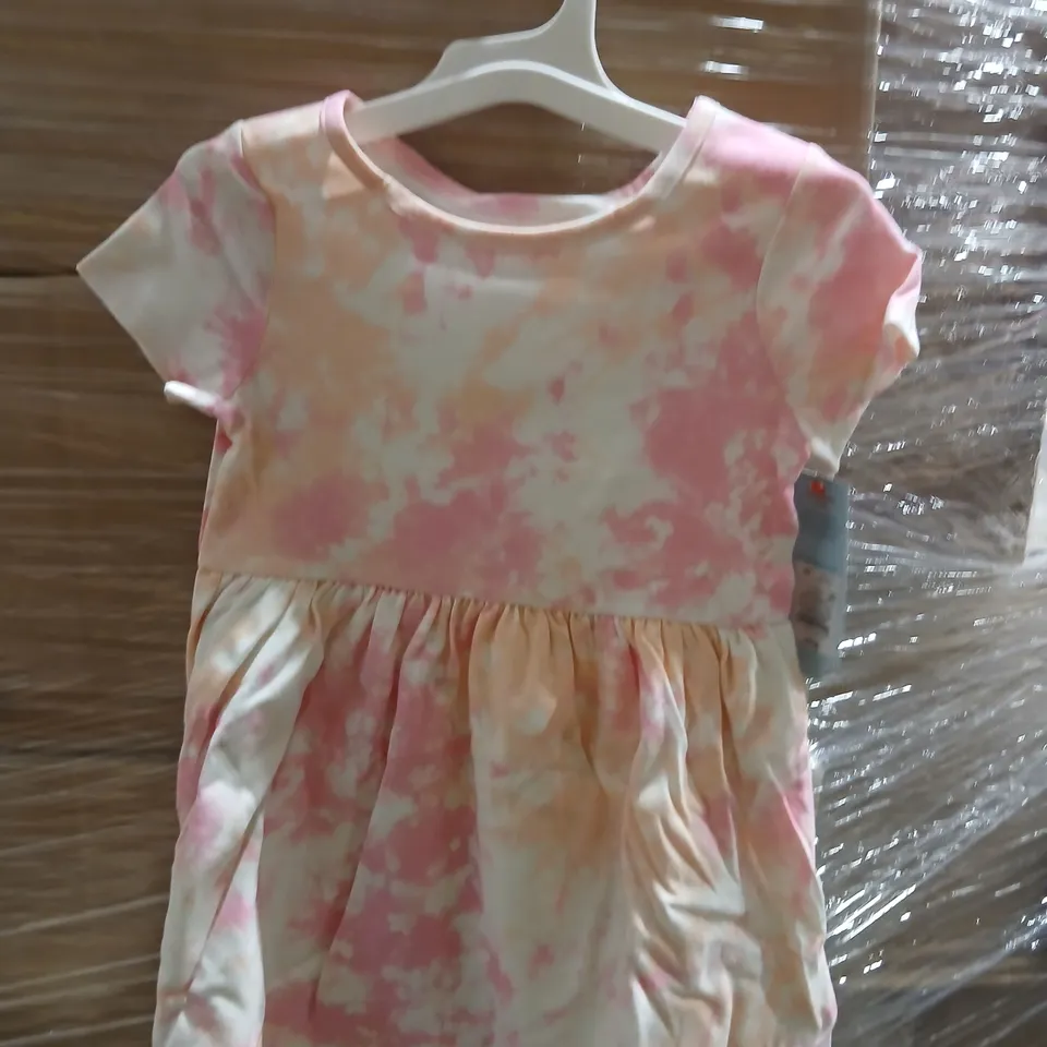 PALLET OF APPROXIMATELY 300 ITEMS OF ASSORTED CLOTHING AND ACCESSORIES