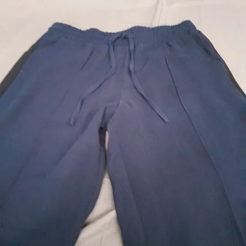 CREW CLOTHING COMPANY NAVY BAGGY TROUSERS - SIZE 10