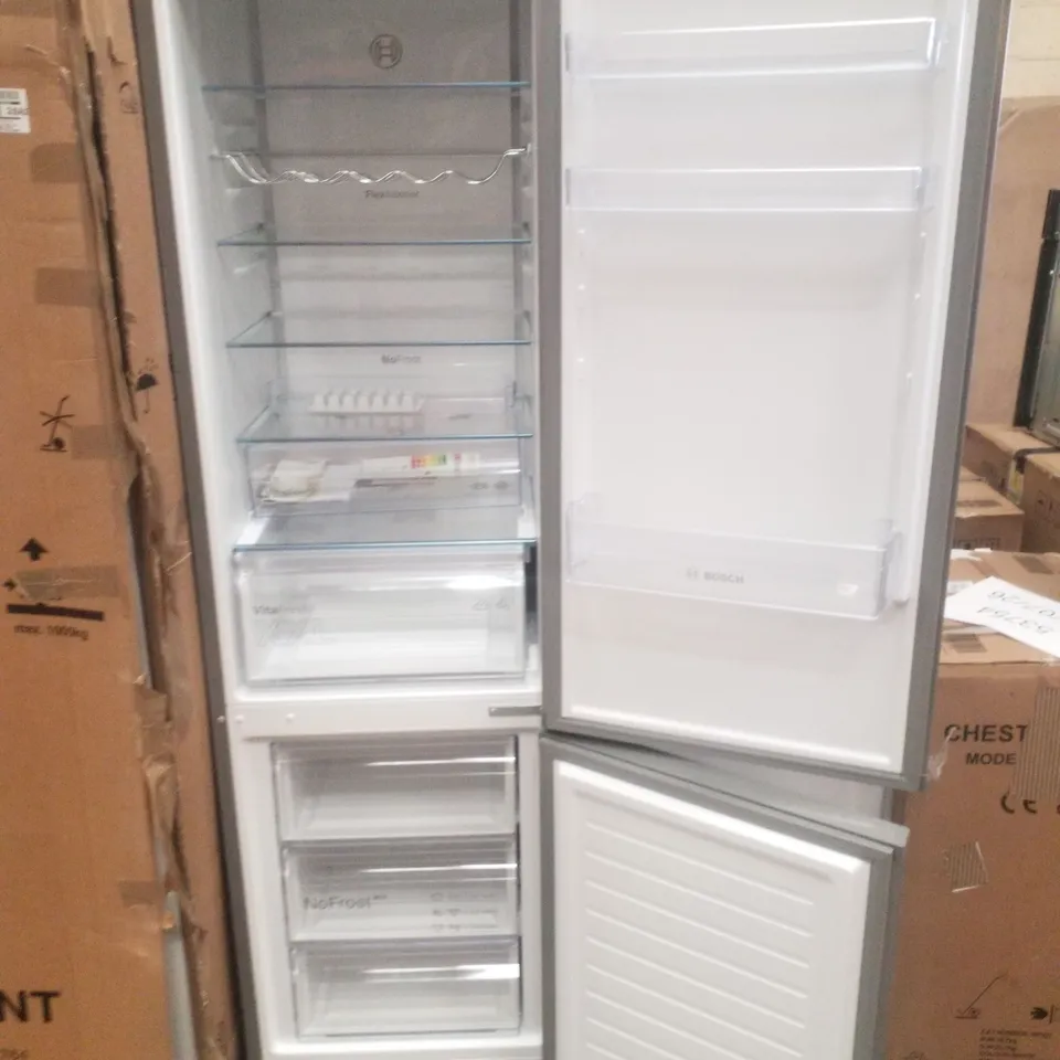 BOSH 60CM WIDE SILVER 70/30 FRIDGE FREEZER