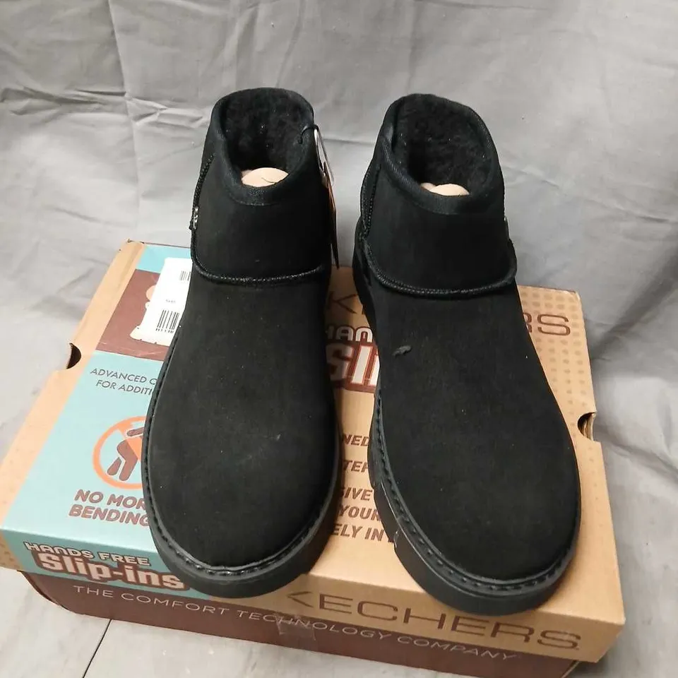 SKECHERS HANDS FREE SLIP-INS WOMEN'S BLACK SUEDE BOOTS – UK 7 (US 10, EU 40) BOXED