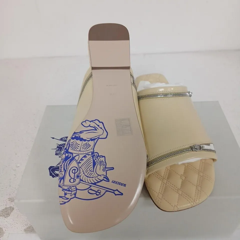 BURBERRY ZIP SANDAL WITH KITTEN HEEL – UK 7.5, BEIGE LEATHER