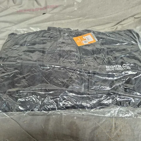 REGATTA HYDRAFORT WATERPROOF ROBE – BLACK – UK L/XL