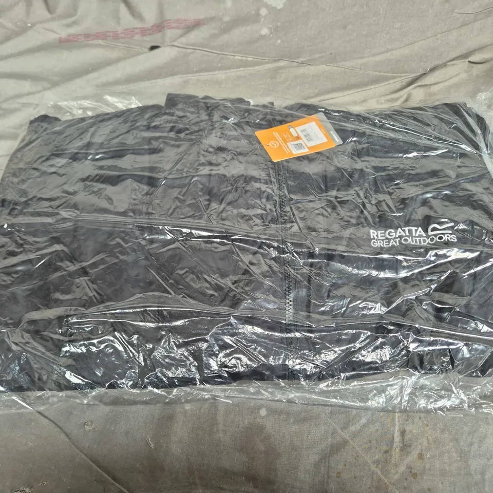 REGATTA HYDRAFORT WATERPROOF ROBE – BLACK – UK L/XL