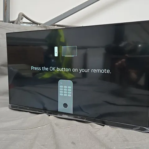 BOXED CELLO C2424W5 SMART TRAVELLER HD TV
