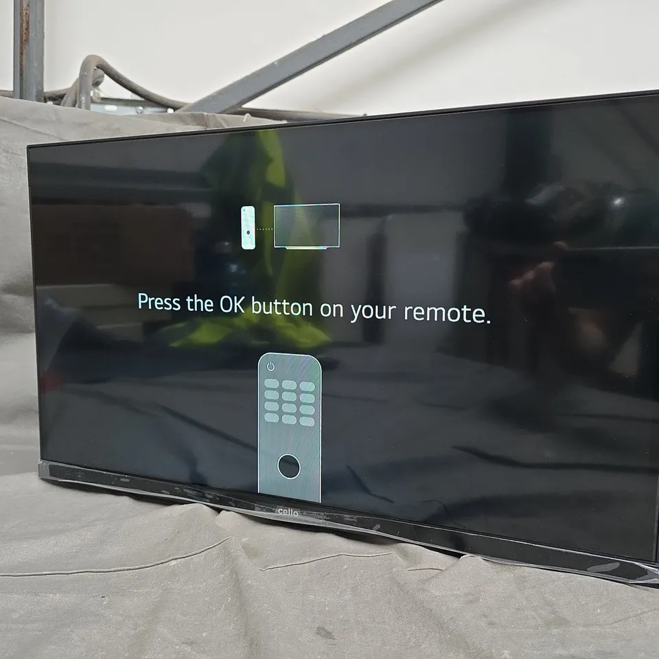 BOXED CELLO C2424W5 SMART TRAVELLER HD TV