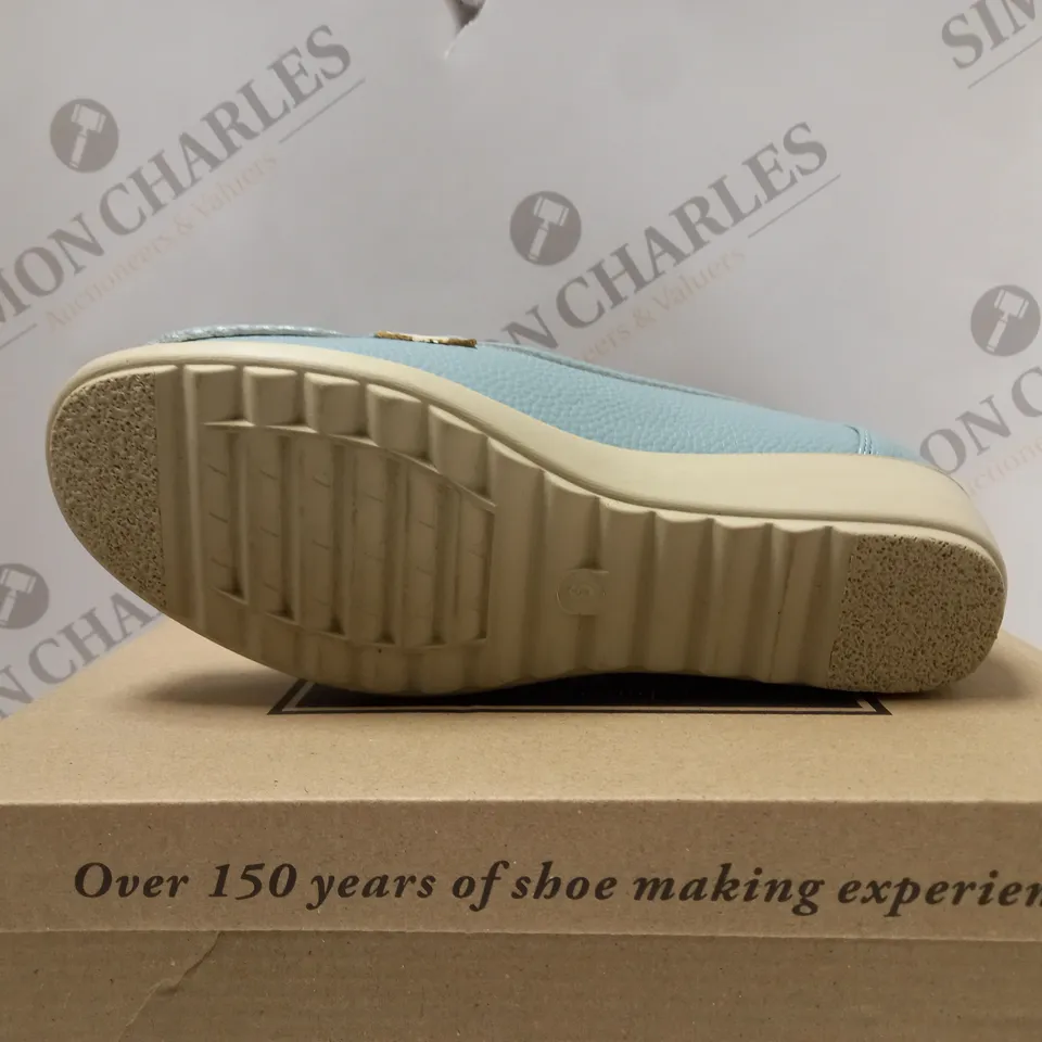BOXED PAIR OF TASSLE LOAFERS, BLUE - SIZE 6