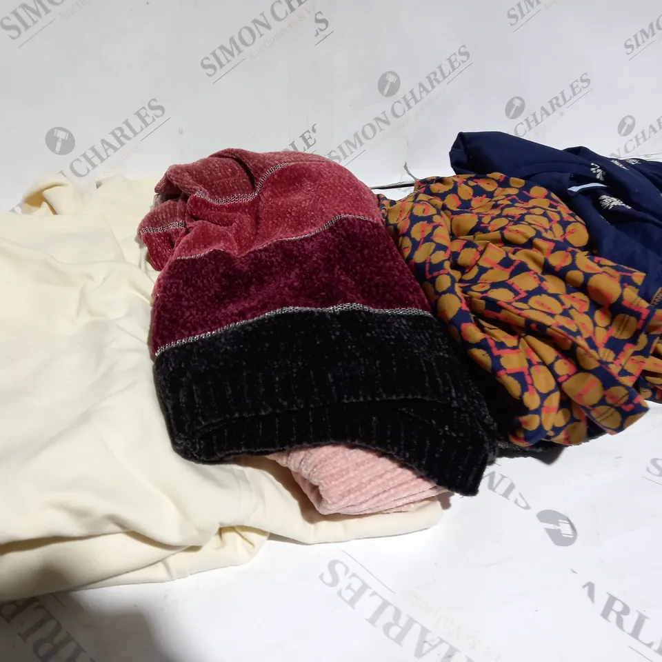 BOX OF APPROXIMATELY 20 ASSORTED CLOTHING ITEMS TO INCLUDE JUMPERS, TOPS, DRESSES ETC