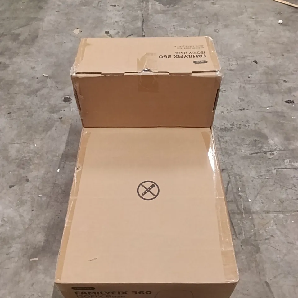 BOXED CAR SEAT - FAMILY FIX 360 - ISOFIX BASE