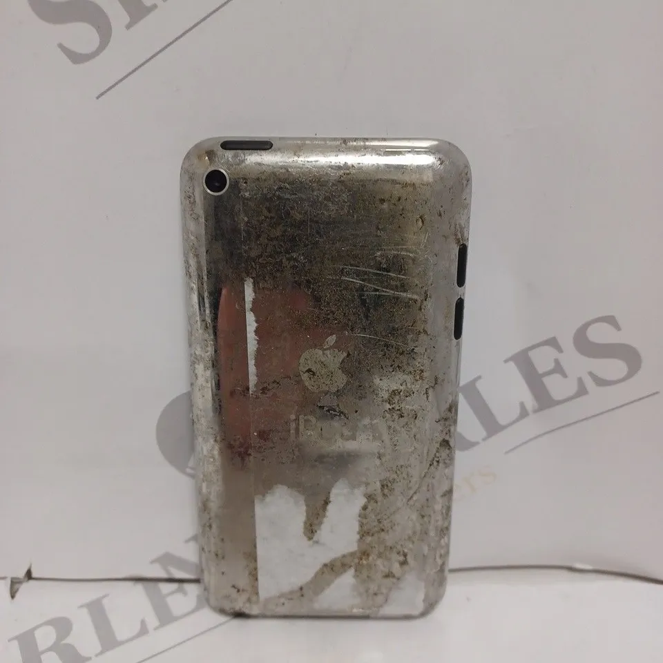 APPLE IPOD TOUCH IN WHITE 