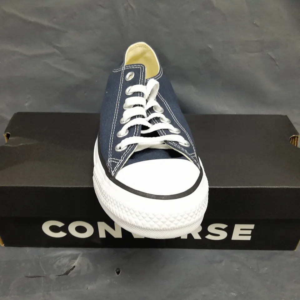 BOXED PAIR OF CONVERSE SHOES IN NAVY SIZE UK 6.5