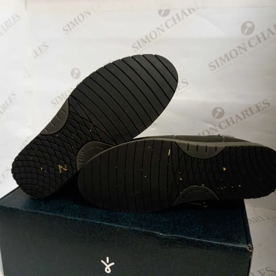 EMU MERAK SUEDE BOOTS SIZE 5