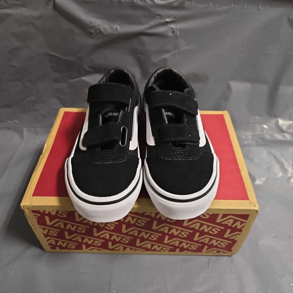 BOXED PAIR OF KIDS VANS WARD VELCRO TRAINERS - UK SIZE 10
