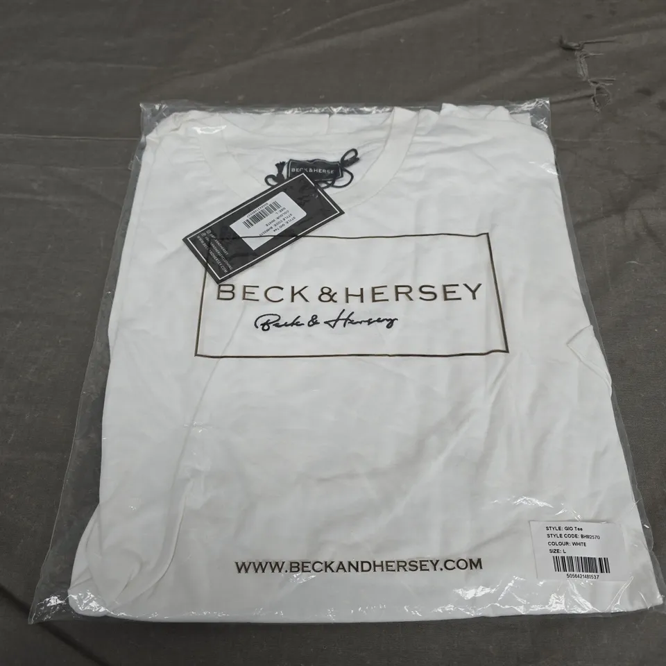 BAGGED BECK AND HERSEY CASUAL TEE - SIZE LARGE