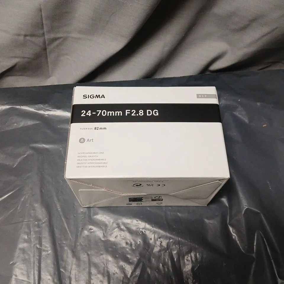 SIGMA 24-70MM F2.8 DG OS HSM LENS WITH BLACK CARRY POUCH