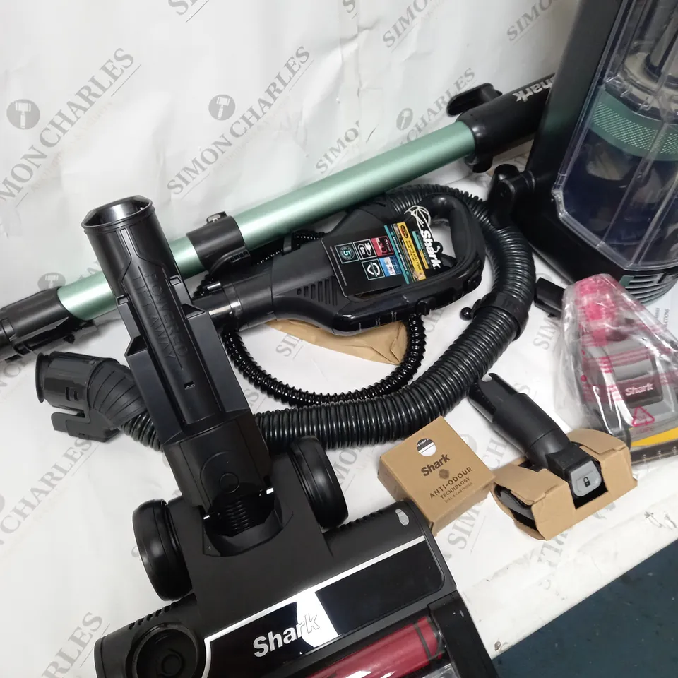 SHARK STRATOS UPRIGHT VACUUM CLEANER WITH PET-TOOL & CAR KIT NZ860UK - COLLECTION ONLY