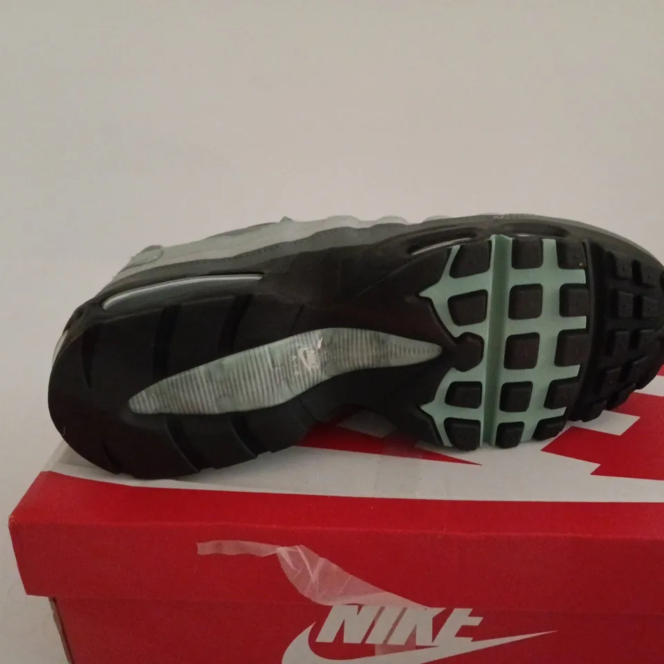 NIKE AIR MAX 95 OG UK 8.5 BOXED