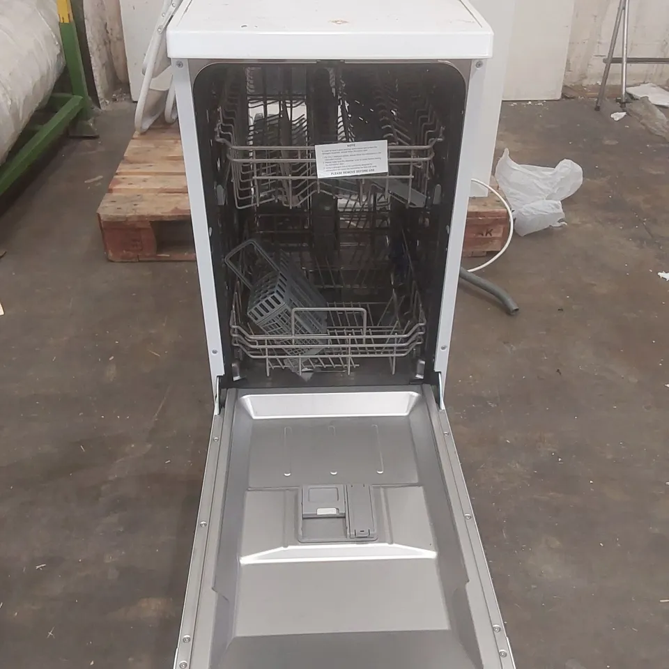 LOGIK LDW45W23 FREESTANDING SLIMLINE DISHWASHER