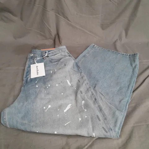 ACNE STUDIOS PAINT SPLATTER JEANS IN BLUE WASH SIZE EU 46