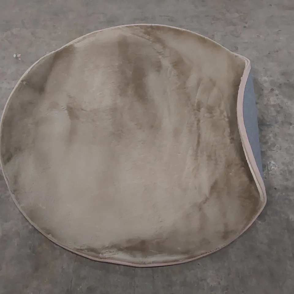 BRAND NEW PACO HOME RABBIT ROUND AREA RUG - BEIGE // SIZE: 5'3"