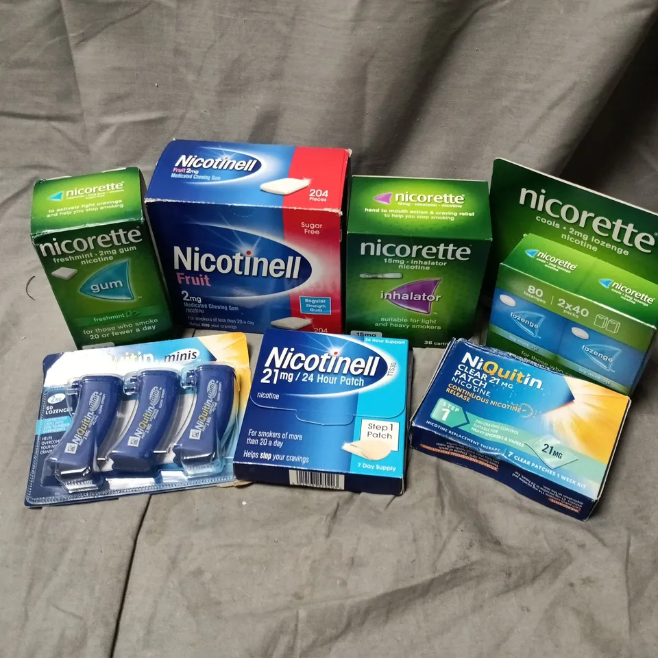 APPROXIMATELY 15 ASSORTED SMOKING PREVENTION AIDS TO INCLUDE NICORETTE GUM, NIQUITIN MINIS, NICOTINELL FRUIT GUM, ETC - COLLECTION ONLY