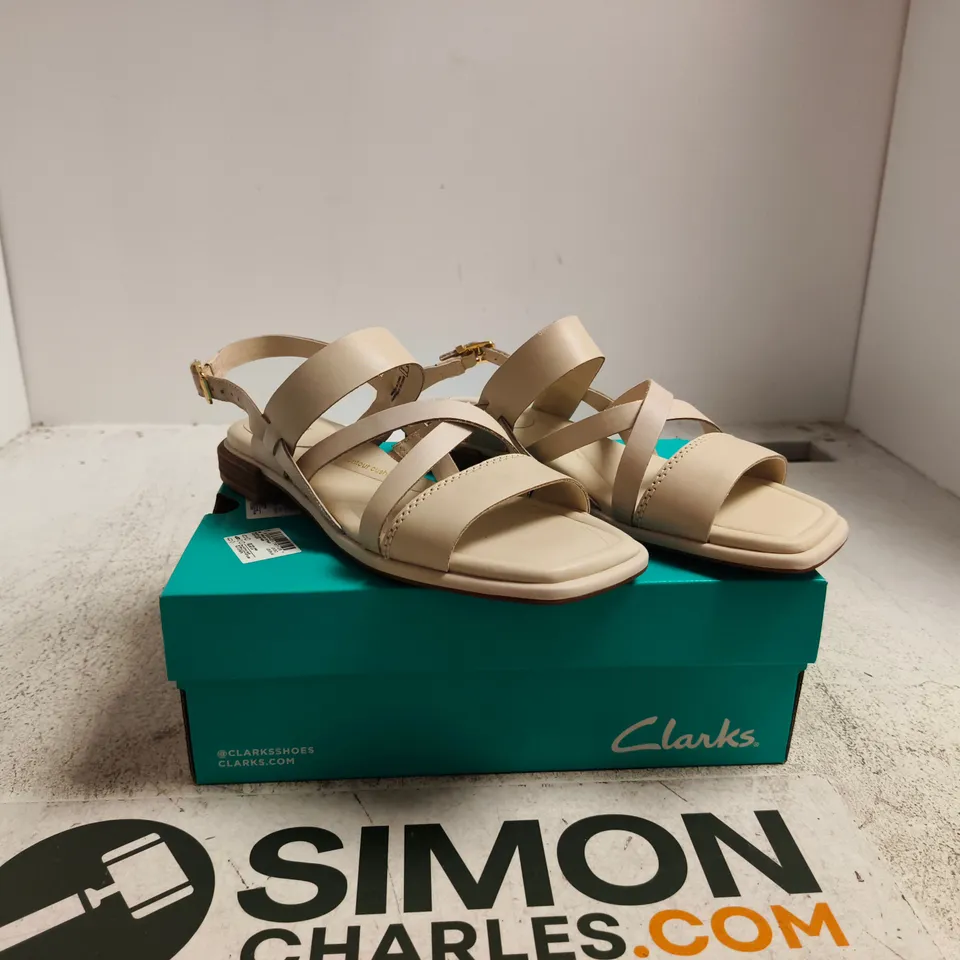 CLARKS ARIANY STRAP SANDALS – CREAM LEATHER, UK 6 (EU 39 1/2) – BOXED