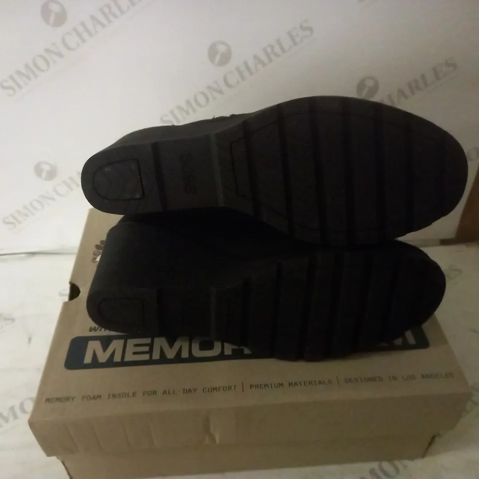 SKECHERS BOB'S TUMBLE WEED BOOTS, BLACK, UK 6