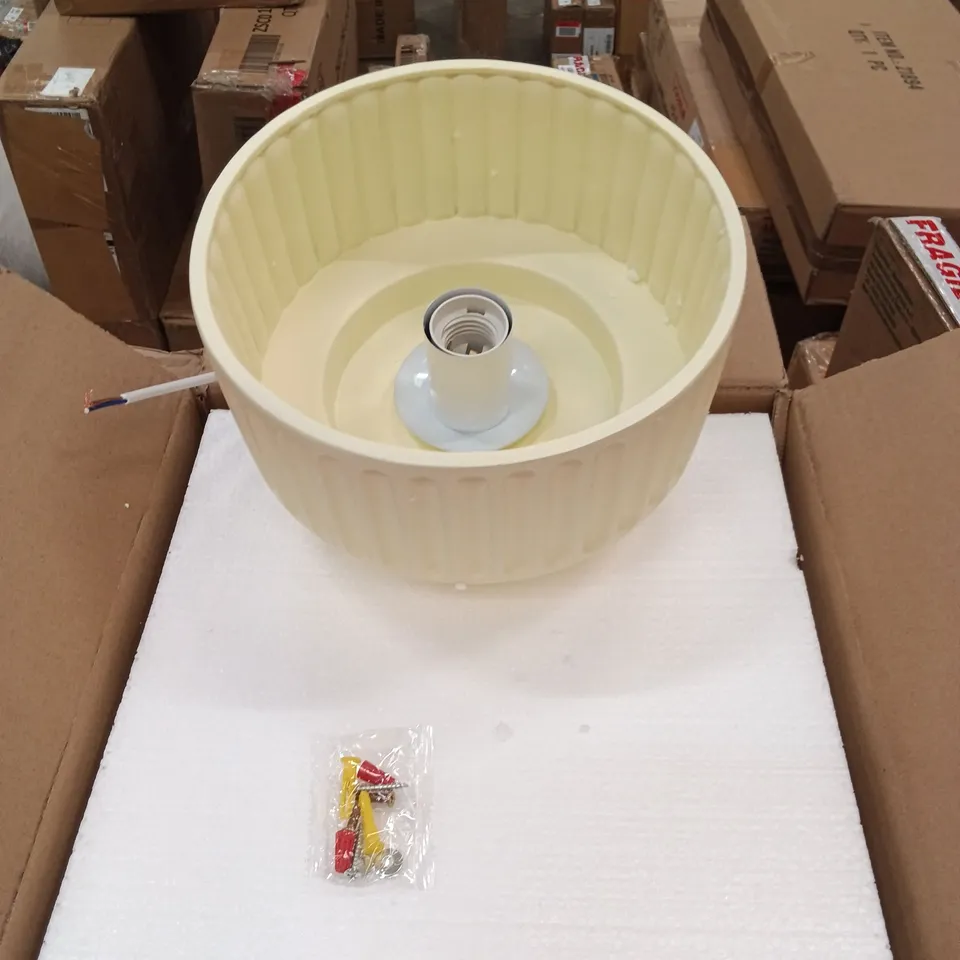 BOXED CERAMIC LIGHT SHADE - YELLOW (1 BOX)