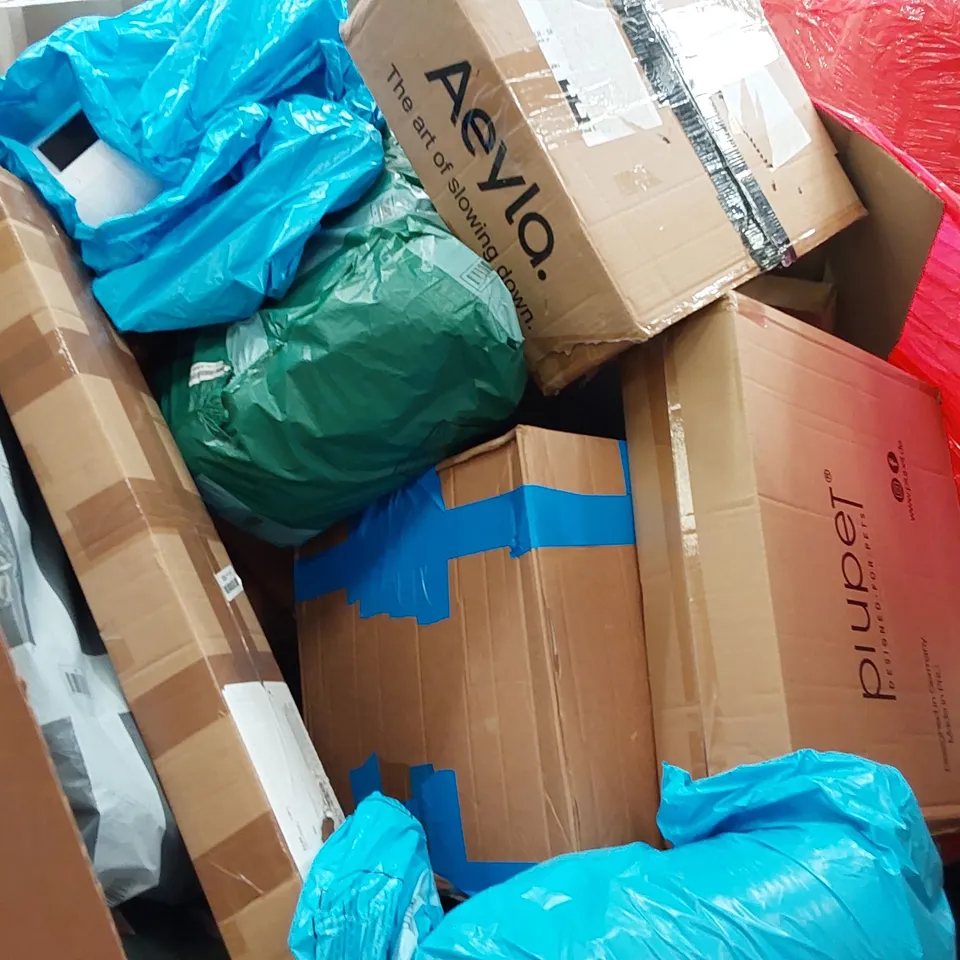 PALLET OF ASSORTED ITEMS INCLUDING: FLO700 TOILET PUMP, ELECTRIC BLANKET, SEAT CUSHIONS, WOK FRYING PAN, TOILET SEAT