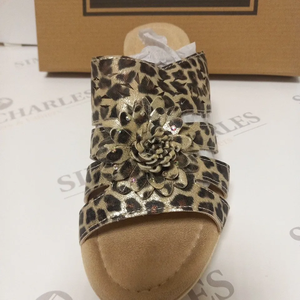 BOXED CUSHION WALK CHESTNUT LEOPARD PRINT PLATFORM SANDALS - SIZE 6