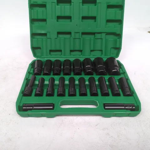 SOCKET SET IN GREEN PLASTIC CARRY-CASE WITH TWO DRIVE HANDLES