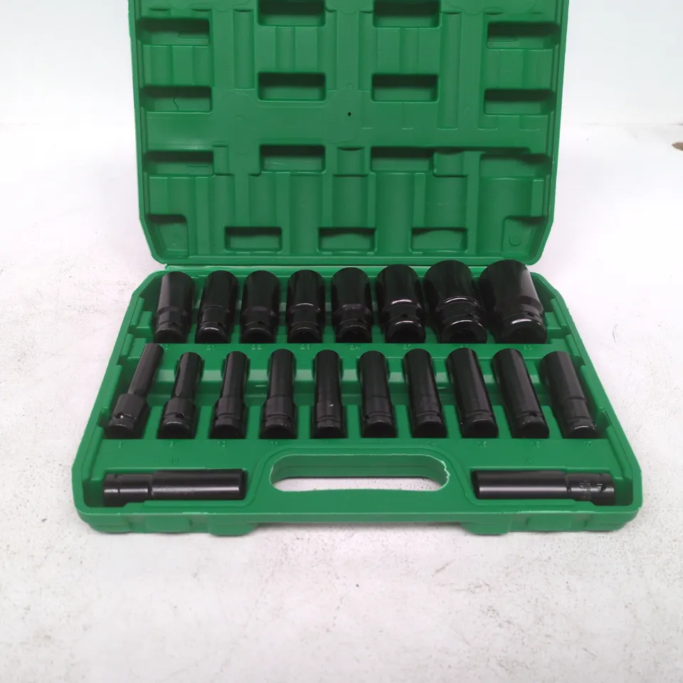 SOCKET SET IN GREEN PLASTIC CARRY-CASE WITH TWO DRIVE HANDLES 