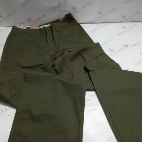 LEVIS 94 BAGGY CARGOS IN GREEN - 27X32