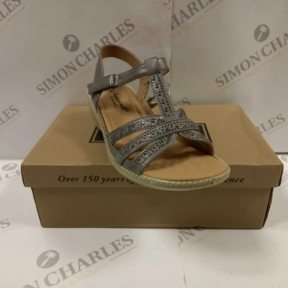 BOXED PAIR OF CUSHION WALK DIAMANTE TRIM SANDALS IN PEWTER - SIZE 4