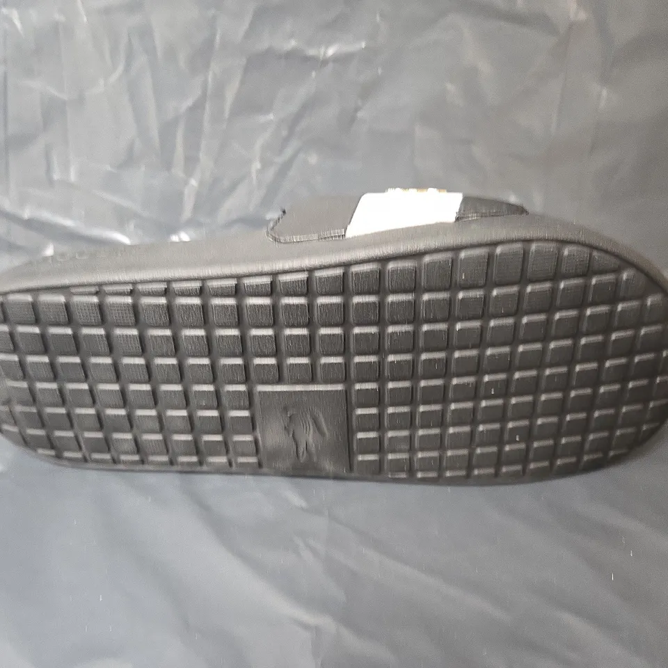 UNBOXED PAIR OF LACOSTE SERVE SLIDE HYBRIDS IN BLACK/WHITE - UK 8