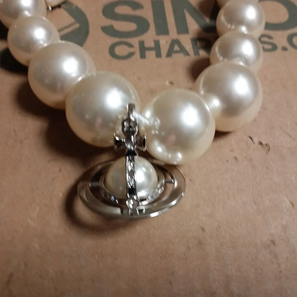 VIVIENNE WESTWOOD PEARL EFFECT NECKLACE WITH ORB PENDANT – BOXED
