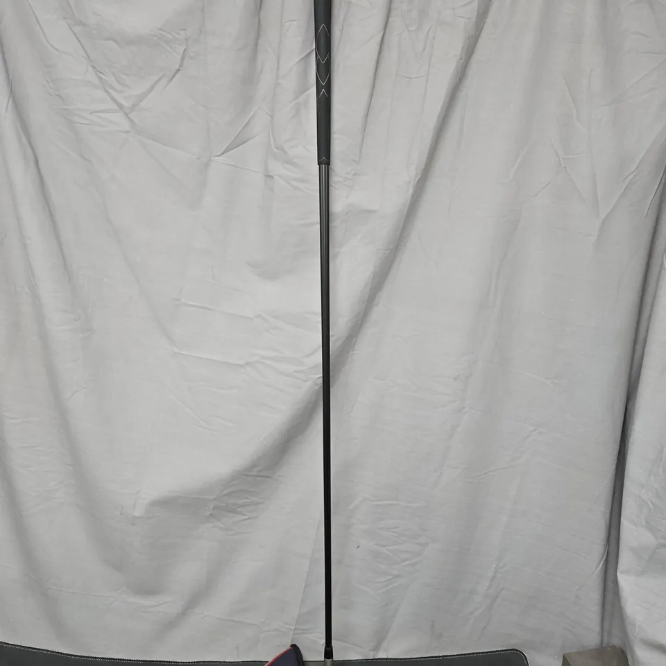 TAYLORMADE GOLF DRIVER WITH BLACK SHAFT 