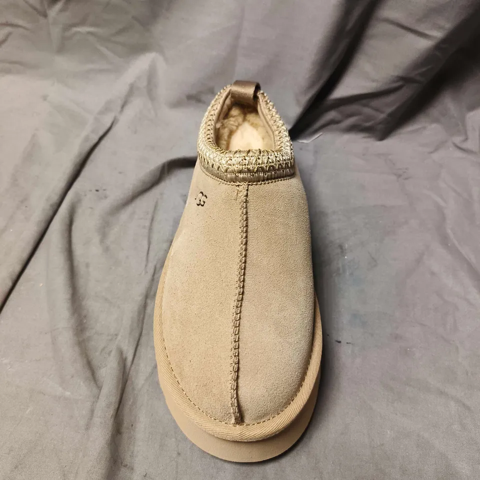 UGG KUWANS CLASSIC SLIP ON SHOES - 5