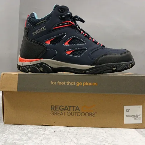 BOXED PAIR OF REGATTA KID'S HOLCOMBE SHOES IN NAVY/BLACK/RED SIZE UK 4