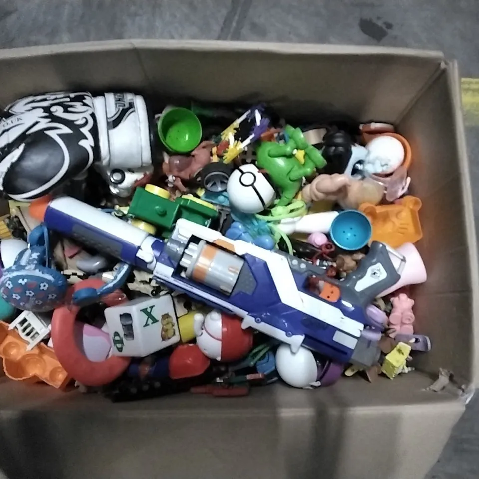 BOX CONTAINING LARGE AMOUNT OF CHILDREN'S TOYS