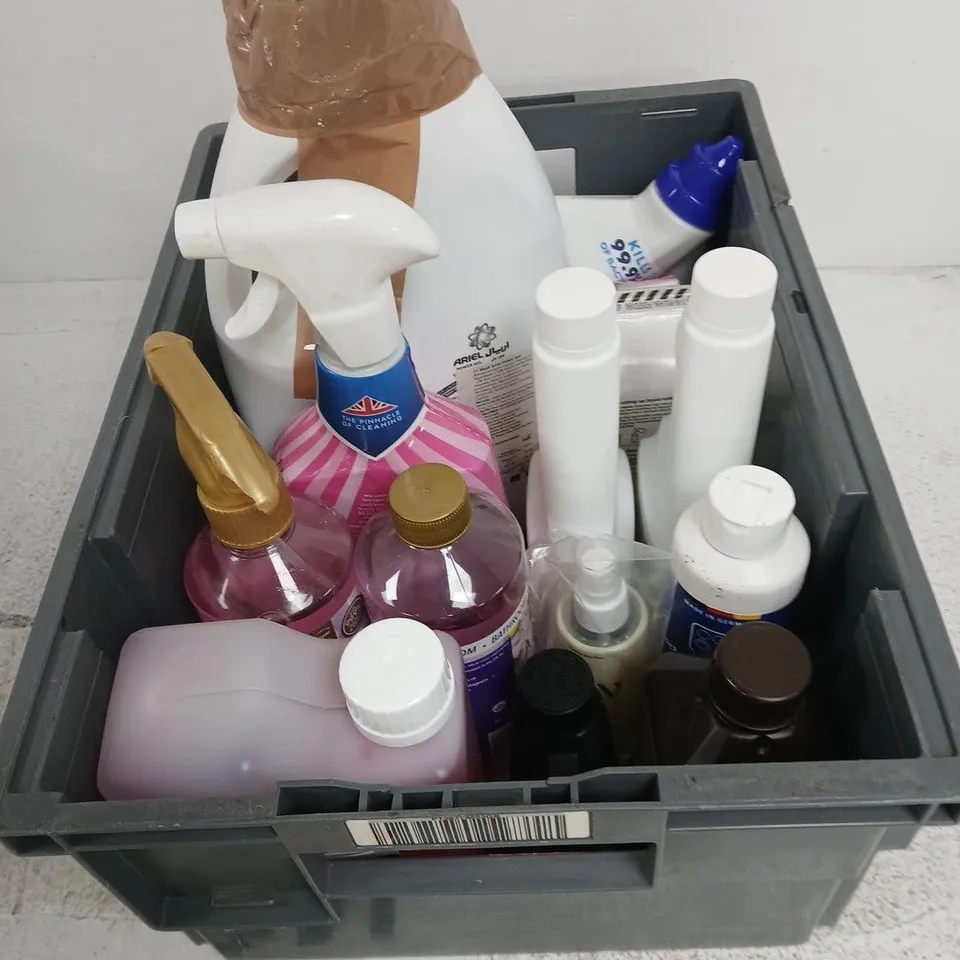 BOX OF APPROXIMATELY 10 HOUSEHOLD LIQUIDS including power gel, toilet fresh etc.