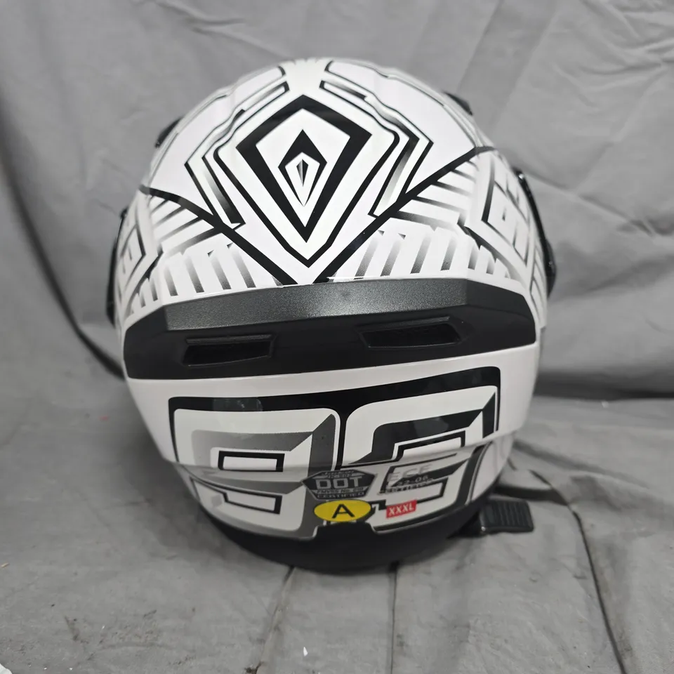 JIEKAI FULL-FACE MOTORCYCLE HELMETS – WHITE/BLACK GEOMETRIC GRAPHICS (DOT) SIZE XXXL
