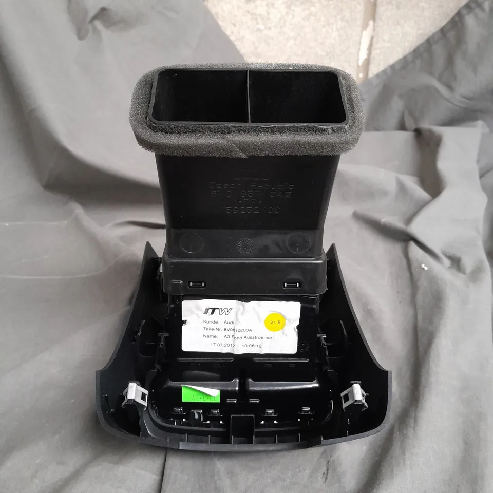 AUDI REAR SEAT CENTER CONSOLE 