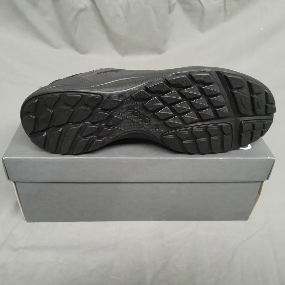 BOXED PAIR OF ECCO TERRACRUISE GORTEX SHOES - SIZE 12-12.5