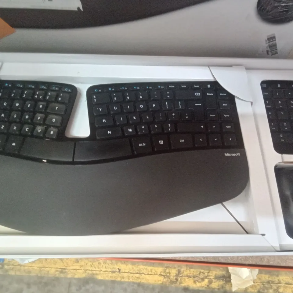 BOXED MICROSOFT SCULPT ERGONOMIC DESKTOP