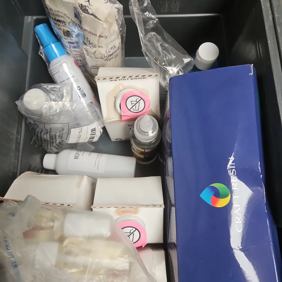 APPROXIMATELY 15 ASSORTED HOUSEHOLD ITEMS TO INCLUDE WASHING UP LIQUID, UV RESIN, STAIN TREATMENT ETC 