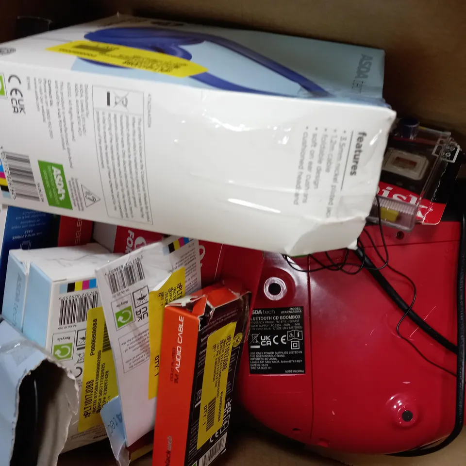 APPROXIMATELY 20 ASSORTED ITEMS TO INCLUDE STEREO SPEAKERS, WIRELESS HEADPHONES, MIXX WIRELESS CHARGER VENT MOUNT ETC.